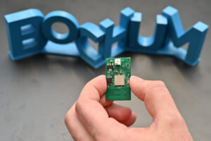 PHYSEC-Chip mit unter anderem Mini-Radaranlage zum Schutz vor Manipulation von IoT-Geräten
